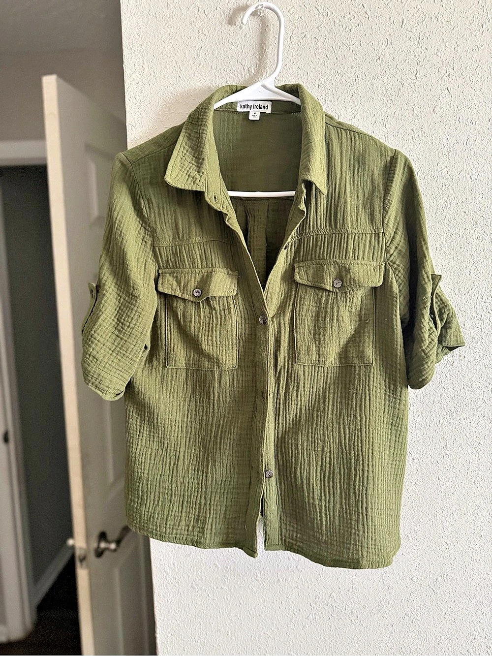 Kathy Ireland Utility Button Down Shirt in Green Size Medium Like New